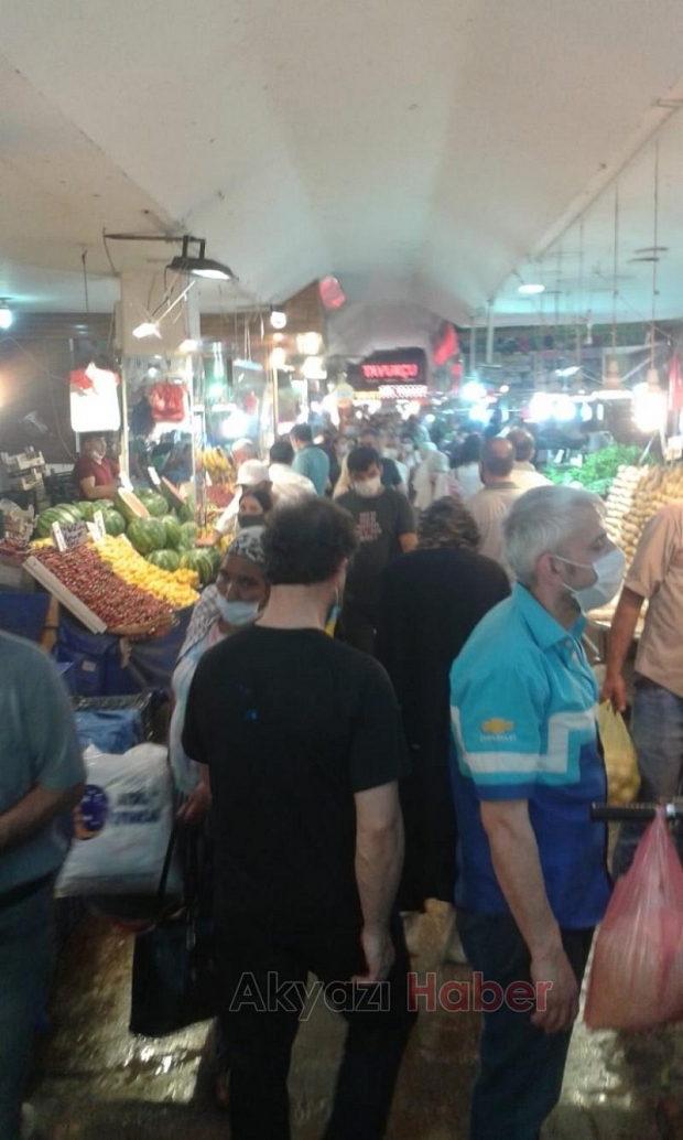 Bu fotoğraf katlı pazar yerinde çekildi