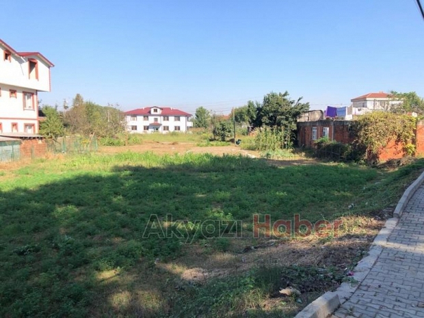 Cadde Kenarında Satılık Arsa