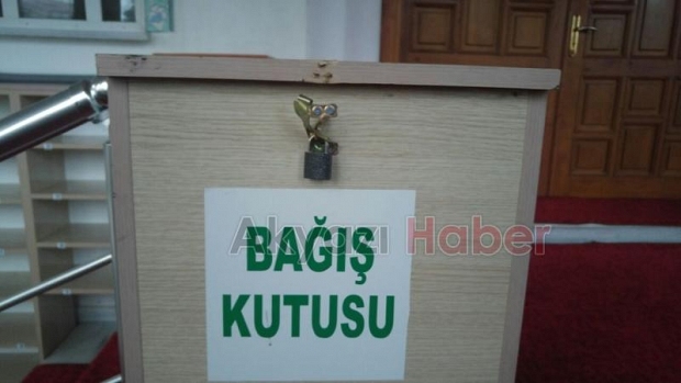 Cami Girişindeki Sadaka Kutusundan Para Çaldı