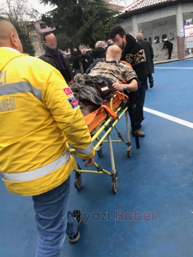 Camide fenalaştı Ambulansla hastaneye kaldırıldı