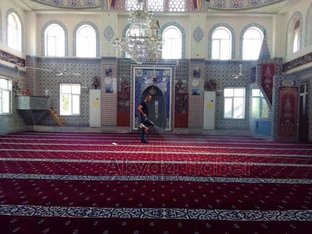 CAMİLERİMİZ İLAÇLAMA VE GÜL KOKUSU İLE RAMAZANA HAZIR
