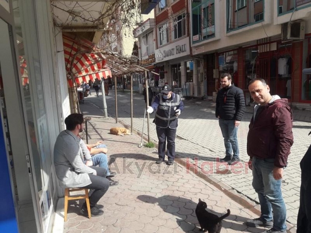 Çarşı içinde Sosyal Mesafe ve Yaşlı taraması