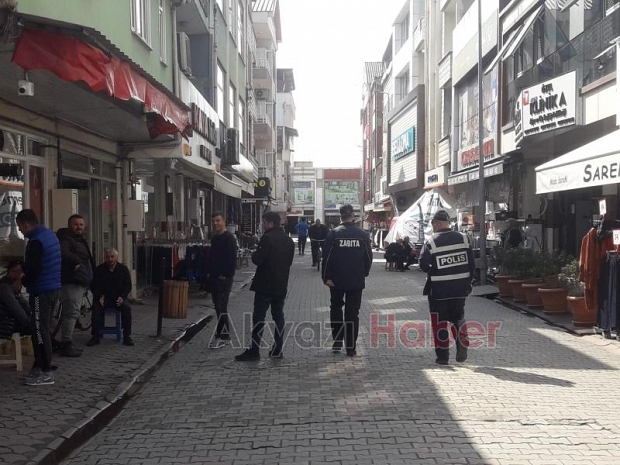 Çarşı içinde Sosyal Mesafe ve Yaşlı taraması