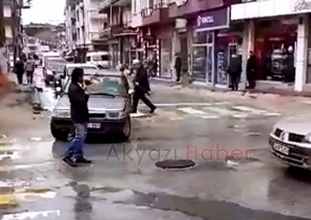 Cemil Trafiğe El Attı