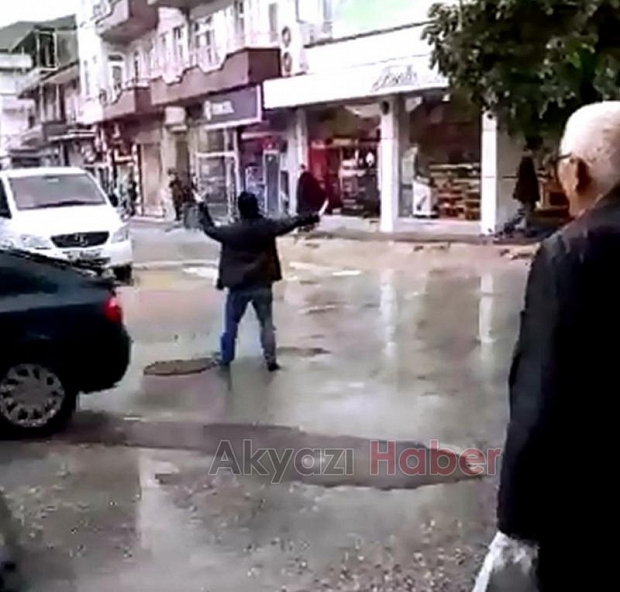 Cemil Trafiğe El Attı