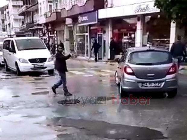 Cemil Trafiğe El Attı