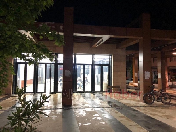 Cevat Ayhan Cami çay bahçesi açıldı