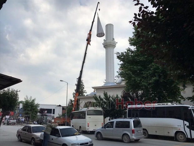 Cevat Ayhan Caminin Minaresi Dikildi