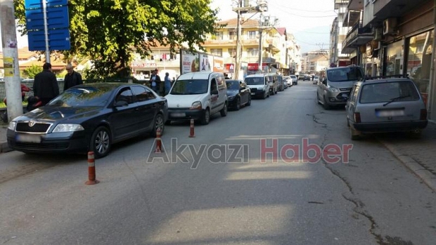 Çift Taraflı Trafik Ve Uygunsuz Park Vatandaşı Çileden Çıkartıyor