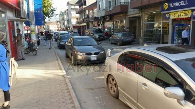 Çift Taraflı Trafik Ve Uygunsuz Park Vatandaşı Çileden Çıkartıyor