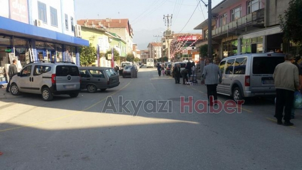 Çift Taraflı Trafik Ve Uygunsuz Park Vatandaşı Çileden Çıkartıyor