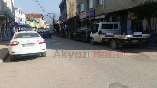 Çift Taraflı Trafik Ve Uygunsuz Park Vatandaşı Çileden Çıkartıyor