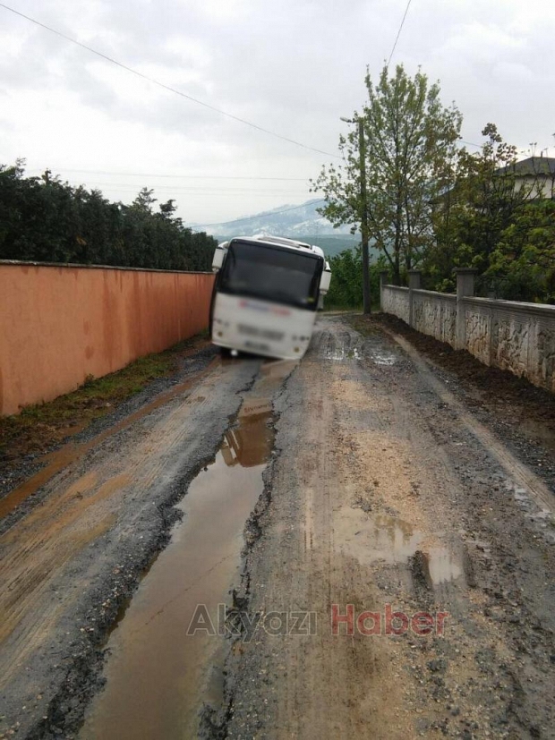 Çöken Yolda Mahsur Kaldılar