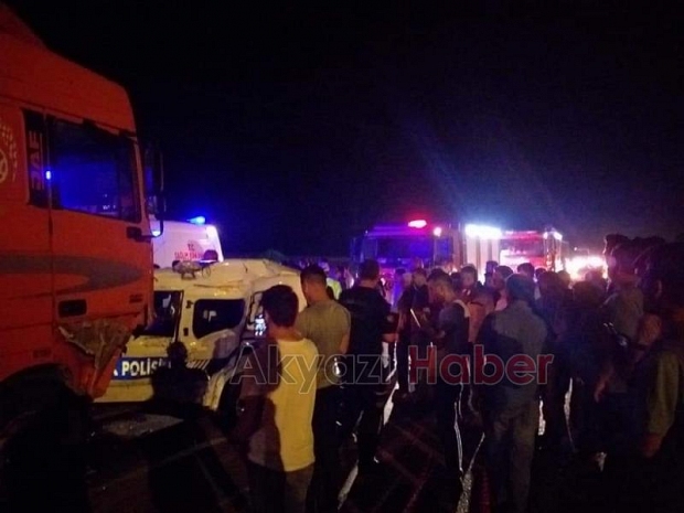 Polis aracı ile tır çarpıştı 