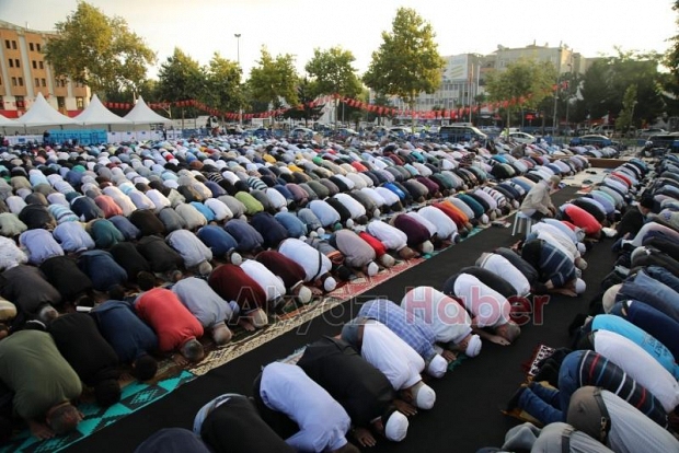 Demokrasi Meydanında Bayram Namazı
