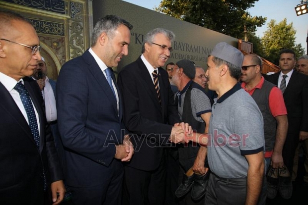 Demokrasi Meydanında Bayram Namazı