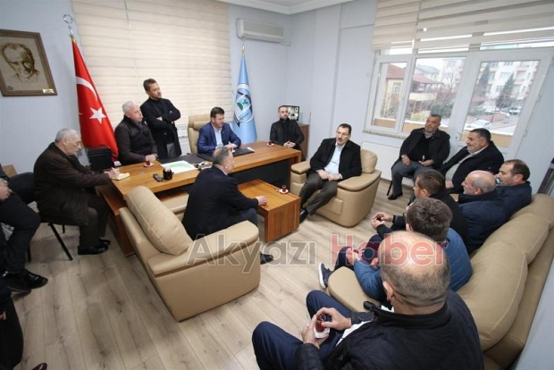 DEPREM BÖLGESİNE AKYAZIDAN BİR KAMYON YARDIM YOLA ÇIKTI
