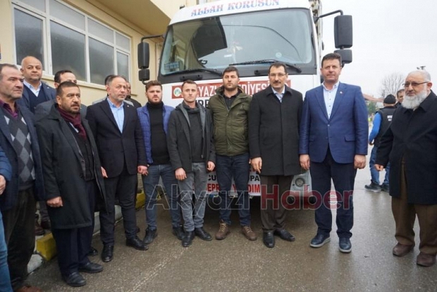DEPREM BÖLGESİNE AKYAZIDAN BİR KAMYON YARDIM YOLA ÇIKTI