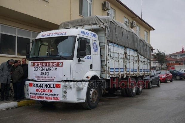 DEPREM BÖLGESİNE AKYAZIDAN BİR KAMYON YARDIM YOLA ÇIKTI