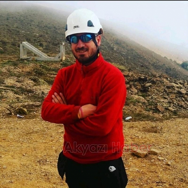 Devrilen iş makinesinin altında can verdi