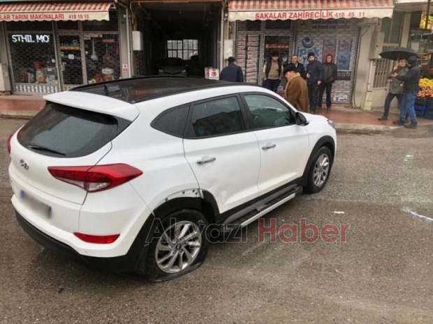 Kaza böyle geldi Dikkatsiz sürücü cipe çarptı