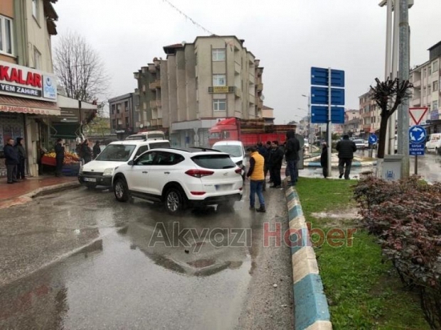 Kaza böyle geldi Dikkatsiz sürücü cipe çarptı