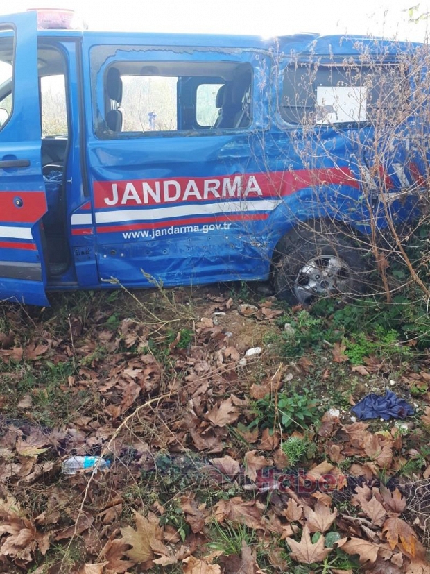 Dokurcun'da tır askeri araca çarptı