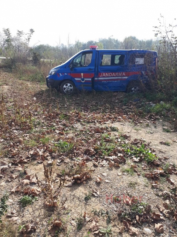 Dokurcun'da tır askeri araca çarptı