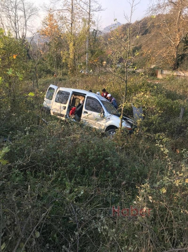 Dokurcunda araç şarampolden uçup takla attı