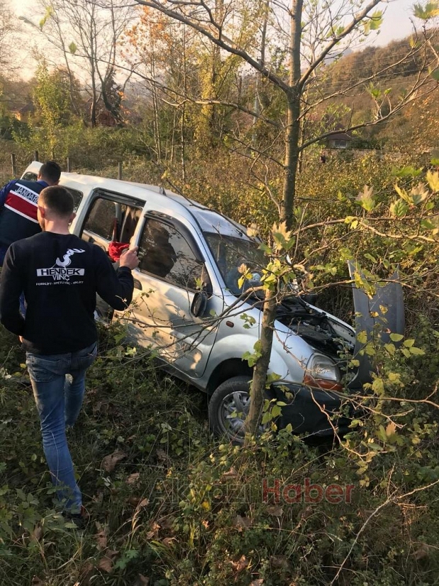 Dokurcunda araç şarampolden uçup takla attı