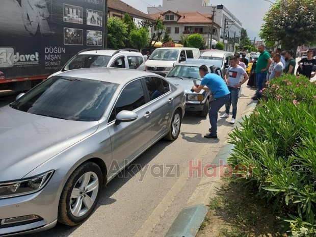 Dört Araç Birbirine Çarptı