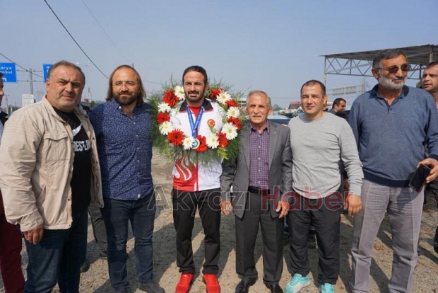 Dünya Şampiyonuna memleketinde Coşkulu karşılama
