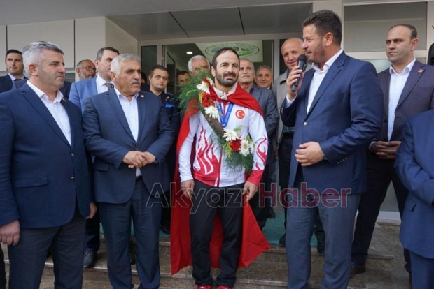 Dünya Şampiyonuna memleketinde Coşkulu karşılama