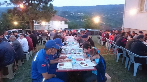  Durmuşlar Mahallesi’nde Geleneksel İftar Yemeği