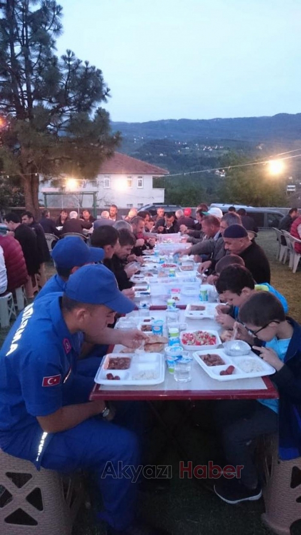  Durmuşlar Mahallesi’nde Geleneksel İftar Yemeği