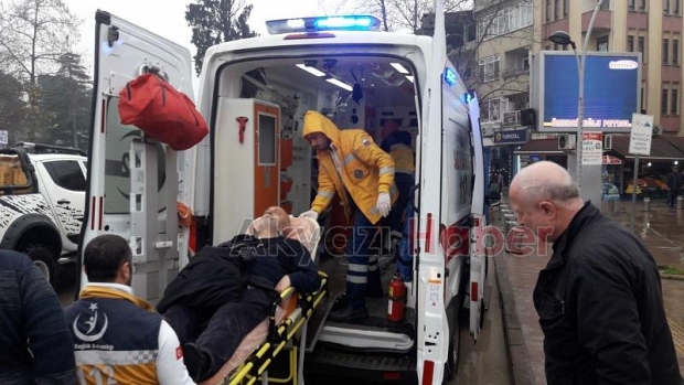 Eczanede Fenalaşan Yaşlı Adam Hastaneye Kaldırıldı