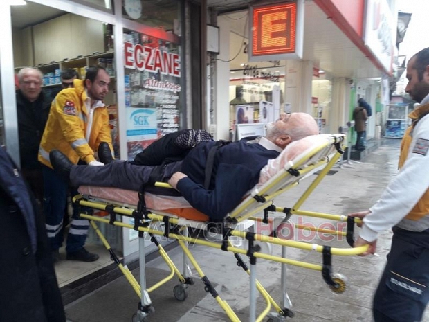 Eczanede Fenalaşan Yaşlı Adam Hastaneye Kaldırıldı