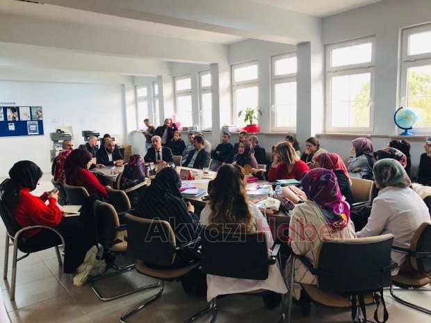 Eğitim Bir Sen Akyazıda eğitim verdi