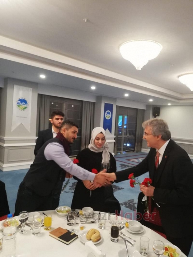 Ekrem Yüce Akyazı Basınını Unutmadı