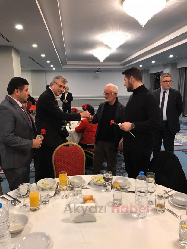 Ekrem Yüce Akyazı Basınını Unutmadı