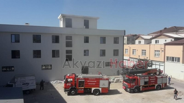 Elektrik kontağından çıkan yangın korkuttu