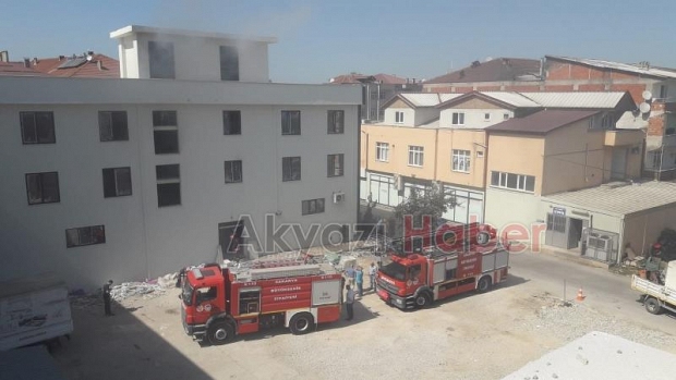 Elektrik kontağından çıkan yangın korkuttu