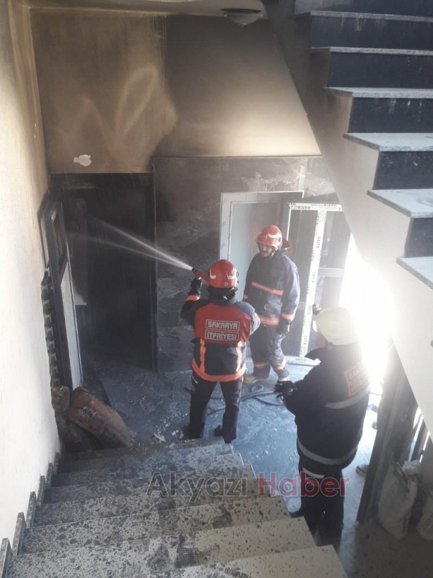 Elektrik kontağından çıkan yangın korkuttu