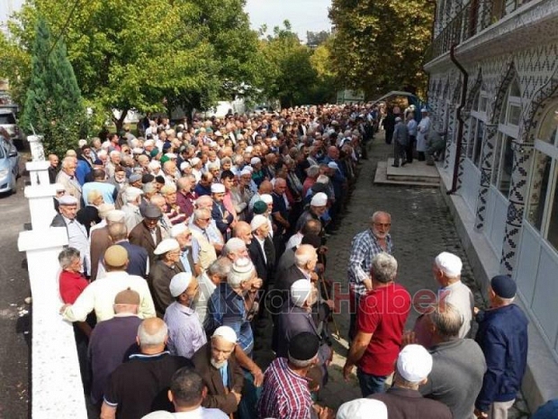 Elmas Kocaman Defnedildi