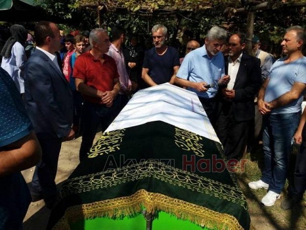 Elmas Kocaman Defnedildi