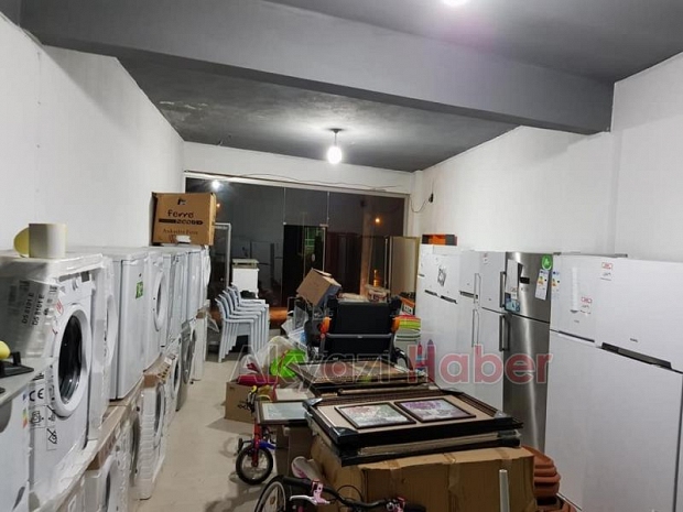 Emin Spot Bütün Eşyaları Yarı Fiyatına İndirdi