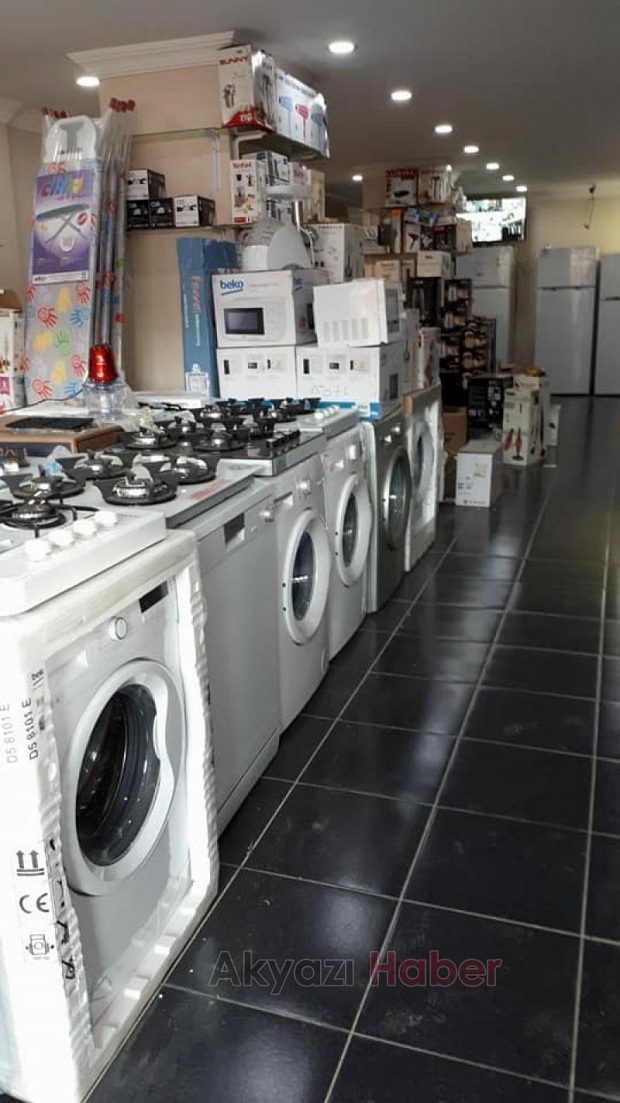 Emin Spot Bütün Eşyaları Yarı Fiyatına İndirdi