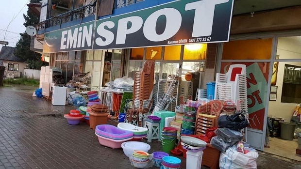 Emin Spot Bütün Eşyaları Yarı Fiyatına İndirdi