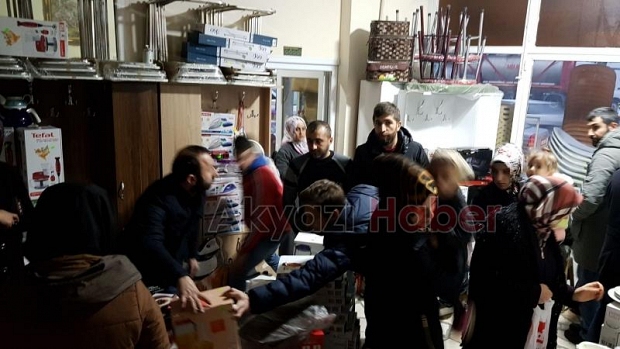 Emin Spot Bütün Eşyaları Yarı Fiyatına İndirdi