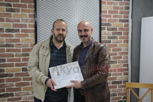 Emlak Kursu Kursiyerleri Sertifikalarını Aldı